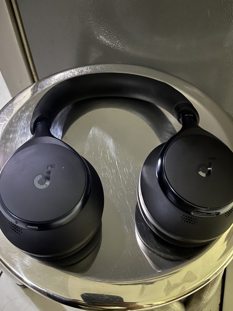 Anker Soundcore Space One (Category: Headphones & Headsets) located in Quezon City. Submitted by il96318 (Listing ID 1457936533, Image 3). Description: Key Features Adaptive ANC: Blocks out up to 98% of ambient noise, featuring 2x stronger mid-to-high frequency voice reduction compared to older models like the Life Q30. Audio Quality: Equipped with 40mm dynamic drivers supporting LDAC for Hi-Res Wireless audio. Battery Life: Delivers up to 40 hou