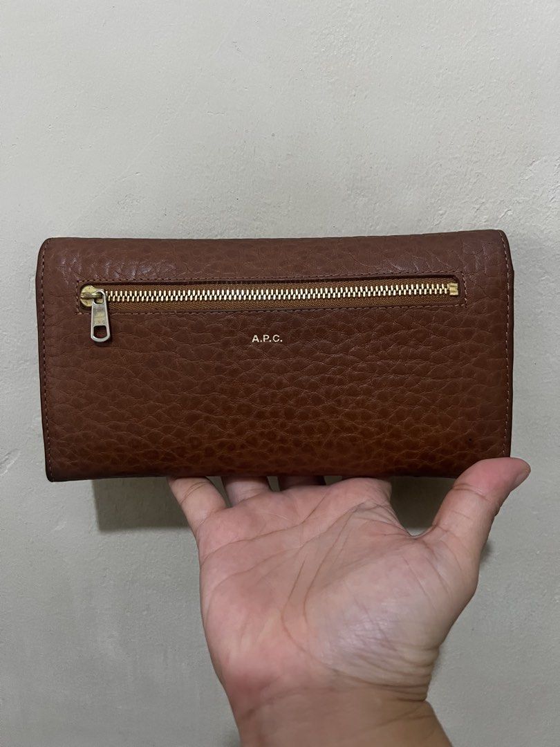 APC wallet (Category: Luxury Bags & Wallets) located in Valenzuela. Submitted by dianzskiyo (Listing ID 1457987522, Image 2). Description: LOCATION : VALENZUELA 🎀AVAILABLE! SOLD ITEMS ARE MARKED OR DELETED🎀 Preloved APC wallet (💯 AUTHENTIC) 📍 what you see is what you get 📍 Managed ur expectation - this is preloved 📍 Slightly negotiable 📍 All details were already posted (pls check photos para iwas sa redundant na tanong 😉) 📍 Color may var