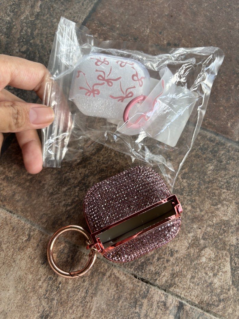 Apple Earpods 4 Case (Category: Headphones & Headsets) located in Baguio. Submitted by pinkynj (Listing ID 1457994970, Image 3). Description: take two only!.