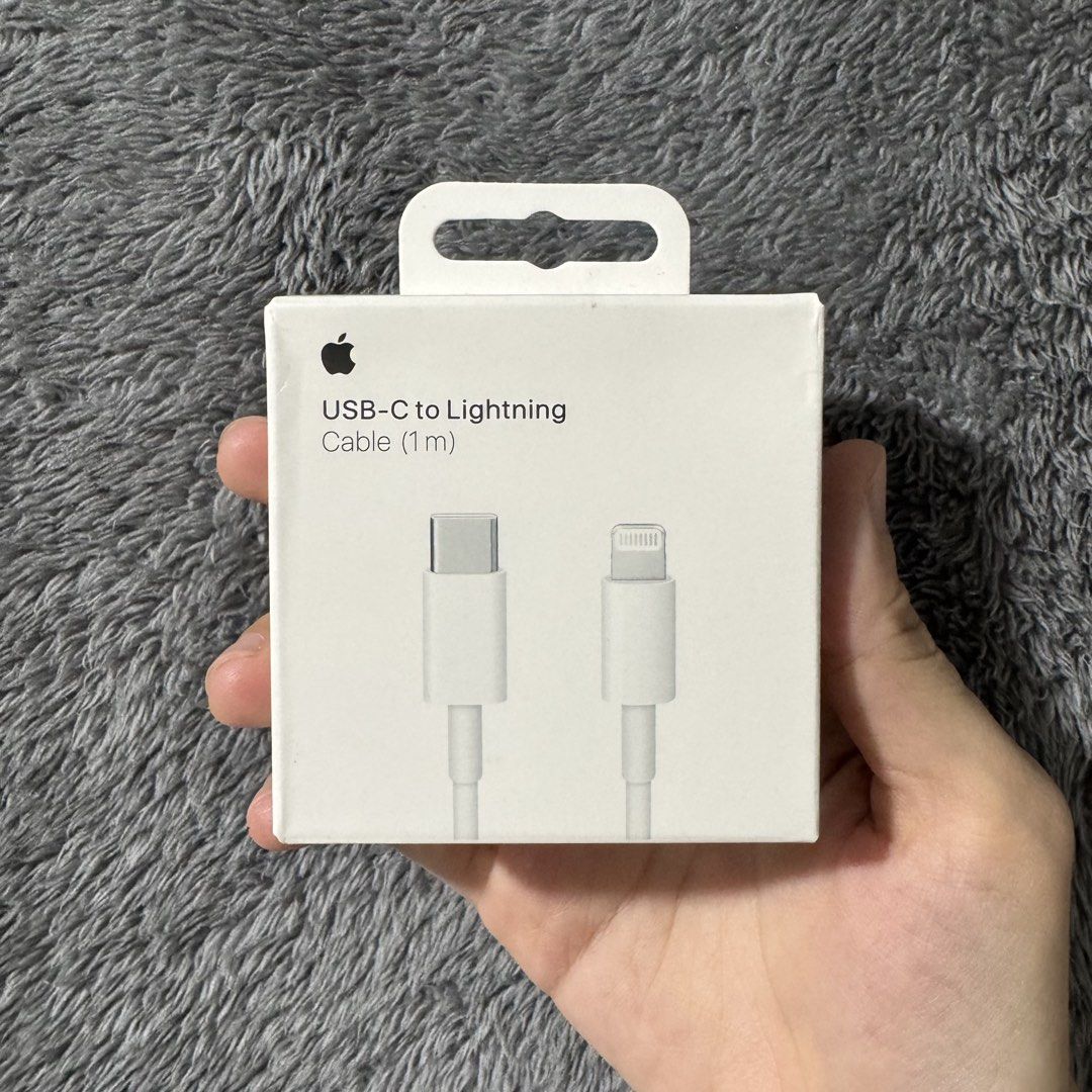 Apple Lightning Cable to Type C (Category: Chargers & Cables) located in Makati City. Submitted by alialiiiii (Listing ID 1458044532, Image 1). Description: Fast Charger ✅ 100% Working ✅ Tested ✅ Condition: New ✅ 📍Pick Up / Deliver Via Lalamove 🚚.