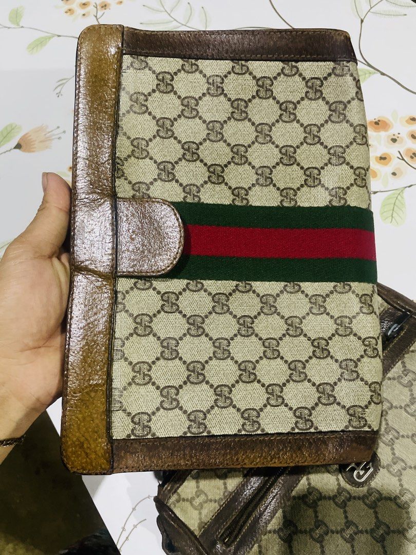 Authentic gucci vintage (Category: Luxury Bags & Wallets) located in Mambajao. Submitted by keysse1432 (Listing ID 1458011644, Image 2). Description: Bundle sale gucci vintage clutch bag.
