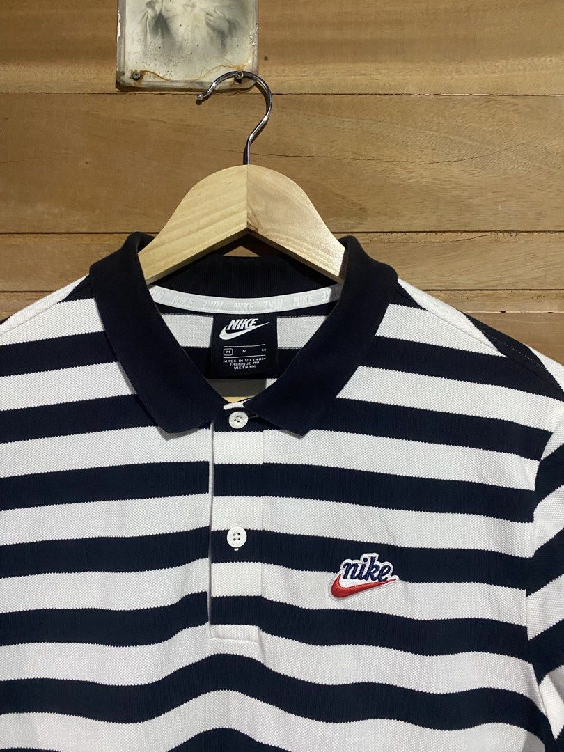 Authentic nike polo shirt stripes side logo (Category: Tshirts & Polo Shirts ) located in Manila. Submitted by sixbysix (Listing ID 1457931590, Image 2). Description: Dimes 22x27 M-L Condition 10/10 Color rate 10/10 Issue non excellent Pm for interested .