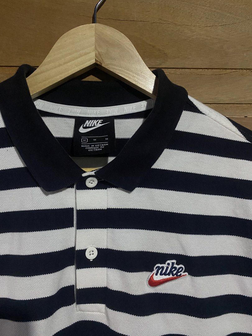 Authentic nike polo shirt stripes side logo (Category: Tshirts & Polo Shirts ) located in Manila. Submitted by sixbysix (Listing ID 1457931590, Image 3). Description: Dimes 22x27 M-L Condition 10/10 Color rate 10/10 Issue non excellent Pm for interested .