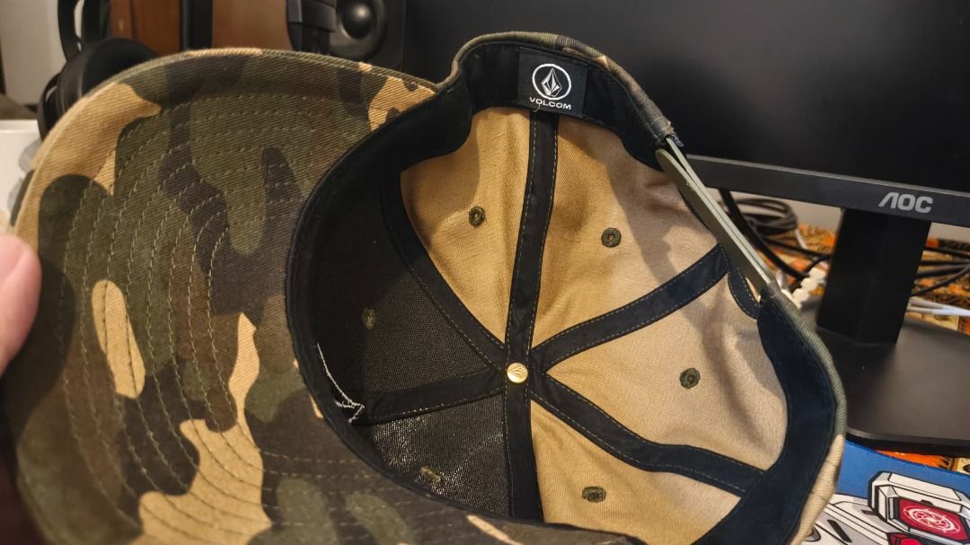 Authentic Volcom Camouflage Baseball Cap (Category: Caps & Hats) located in Daraga. Submitted by kayvanmirabelph (Listing ID 1457986184, Image 2). Description: - Classic camouflage baseball cap by Volcom - Features iconic Volcom logo embroidery on the front - Adjustable strap at the back for a custom fit 💰 ₱1,100 + shipping 📍 Location: Daraga, Albay 📦 Nationwide shipping available 🇵🇭 #Snapback #SnapbackPH #SnapbackCaps #SnapbackHat #Snapback