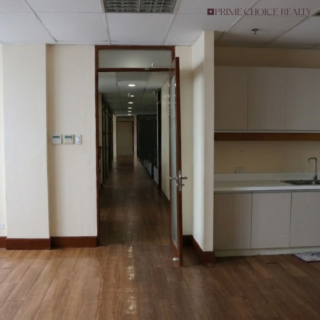 AVECASHARES CENTER, BGC (Category: Commercial) located in Quezon City. Submitted by primechoicerealtyinc (Listing ID 1457945685, Image 2). Description: FOR LEASE | AVECASHARES CENTER, BGC Prime fully fitted office space in Bonifacio Global City. Property Details: • Floor Area: 663.36 sqm • Fully Fitted Office Space Asking Price: ₱530,688 or ₱800/sqm + VAT + WHT + CUSA • Price Negotiable Contact us for more details and to schedule a viewing: +6392