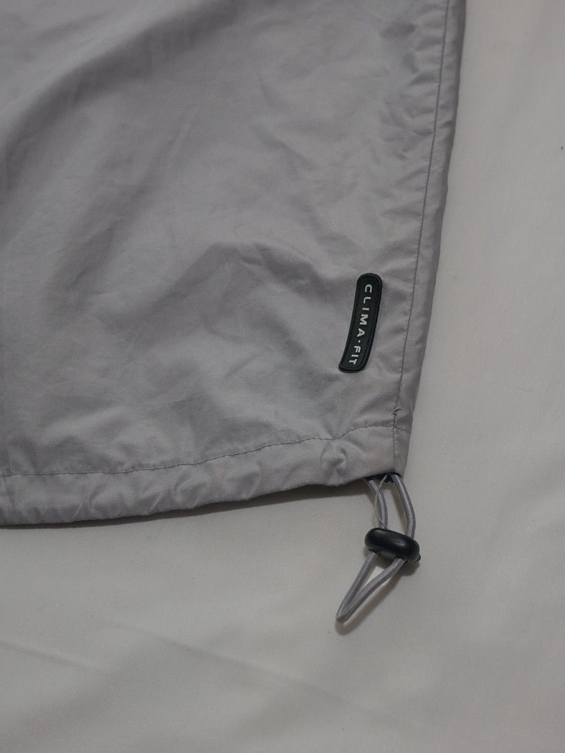 AW01 Nike Clima FIT—Modular 2-in-1 Light Jacket (Category: Coats, Jackets and Outerwear) located in Quezon City. Submitted by soourceph (Listing ID 1458083522, Image 3). Description: Compatible with ZIZO system. Lightweight running jacket made for light rain and drizzle. Full zip closure, functional vent flaps, and a modular feature. inquiries and offers via DM Size: M fits to Large Material: Polyester Condition: Excellent Color: Sky Blue Silhoue