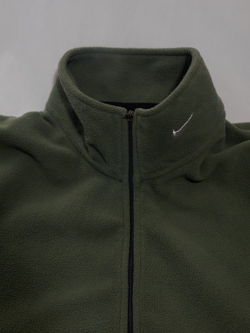 AW99 Nike Alpha Project—Fleece Quarter Zip Pullover (Category: Coats, Jackets and Outerwear) located in Quezon City. Submitted by soourceph (Listing ID 1458083227, Image 3). Description: Two-tone styling. YKK zippers and minimal branding on the neck. inquiries and offers via DM Size: L fits to XL Material: Polyester, Spandex Condition: Brand New without tags Color: Green/ Moss Silhouette: Vintage Sport 3441 PHP 70 USD.