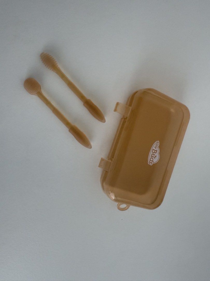 Tiny Buds Baby tounge cleaner set (Category: Weaning & Toddler Feeding) located in Quezon City. Submitted by klengkerz (Listing ID 1457981441, Image 3). Description: Opened, not used..