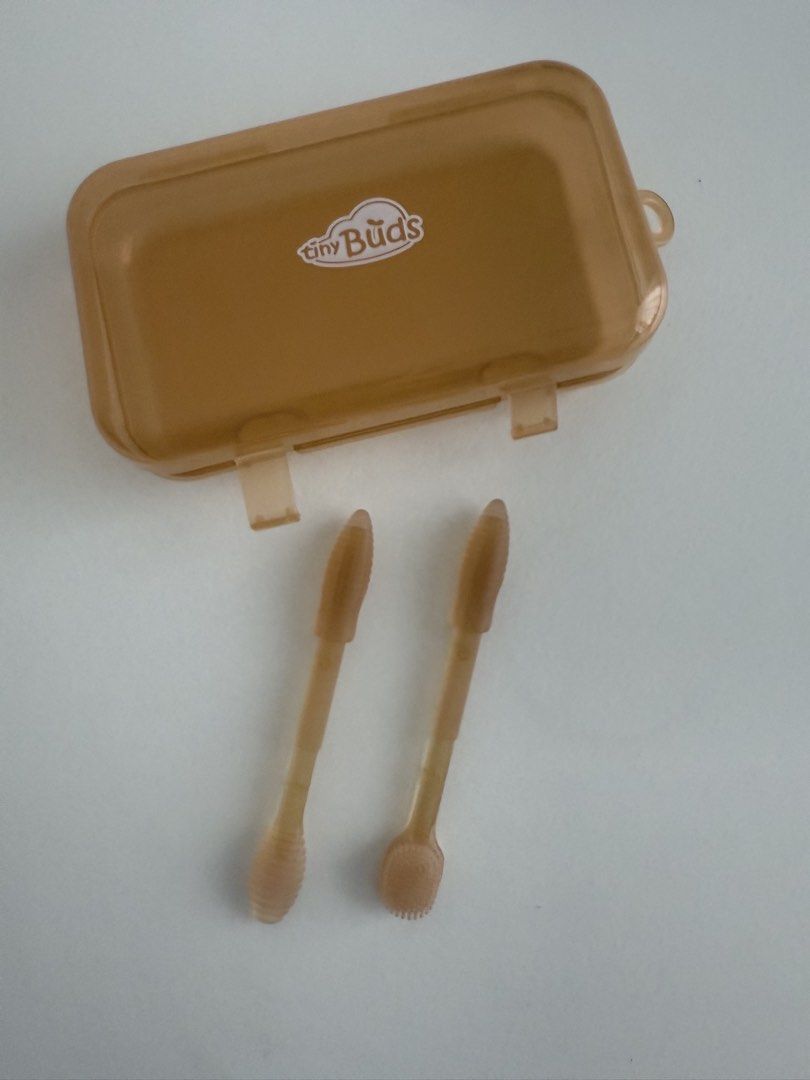 Tiny Buds Baby tounge cleaner set (Category: Weaning & Toddler Feeding) located in Quezon City. Submitted by klengkerz (Listing ID 1457981441, Image 1). Description: Opened, not used..