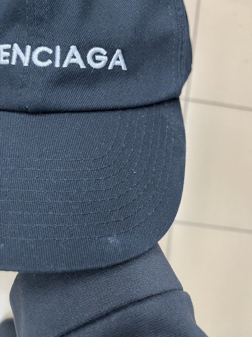 Balenciaga ( dad hat ) (Category: Caps & Hats) located in Valencia. Submitted by flex-again (Listing ID 1458058675, Image 2). Description: .