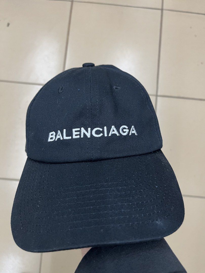 Balenciaga ( dad hat ) (Category: Caps & Hats) located in Valencia. Submitted by flex-again (Listing ID 1458058675, Image 1). Description: .