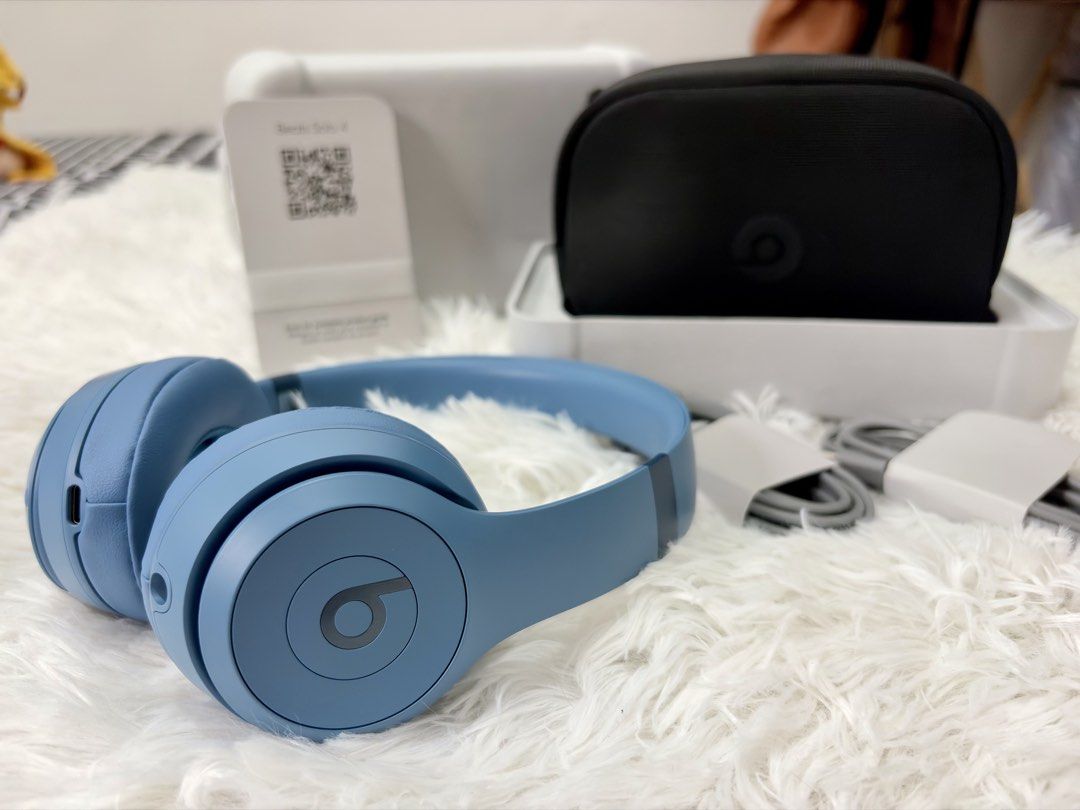 Beats Solo 4 (Category: Headphones & Headsets) located in Manila. Submitted by sassyqueen19 (Listing ID 1458066505, Image 1). Description: Used several times only, looks brand new.