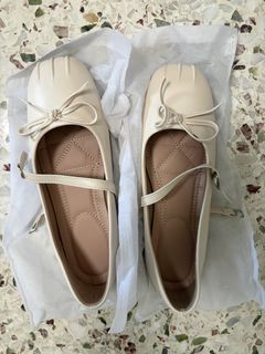 (Category: ) located in . Submitted by yellowdaisiesss (Listing ID 1457945040, Image 1). Description: .