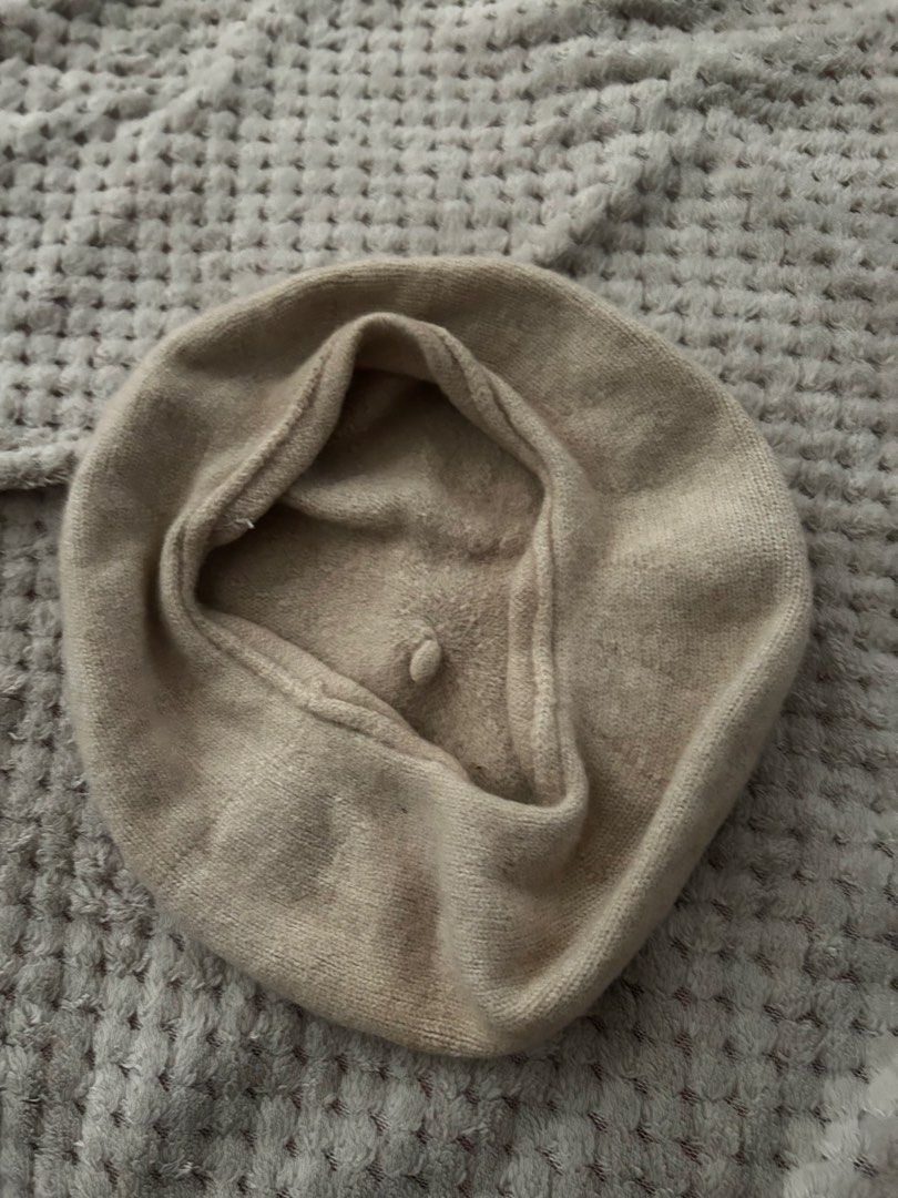 Beige Knit Beret Hat (Category: Hats & Beanies) located in Paranaque City. Submitted by marengkondo23 (Listing ID 1457936374, Image 2). Description: - bought from paris - free size beret.