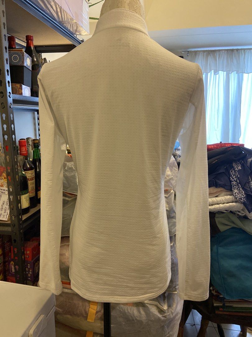 Bette & Court white ls shirt (Category: Activewear) located in Pasig City. Submitted by sandace (Listing ID 1457979845, Image 2). Description: Authentic Sleeves have a mesh feature Perfect for golf or casual wear.