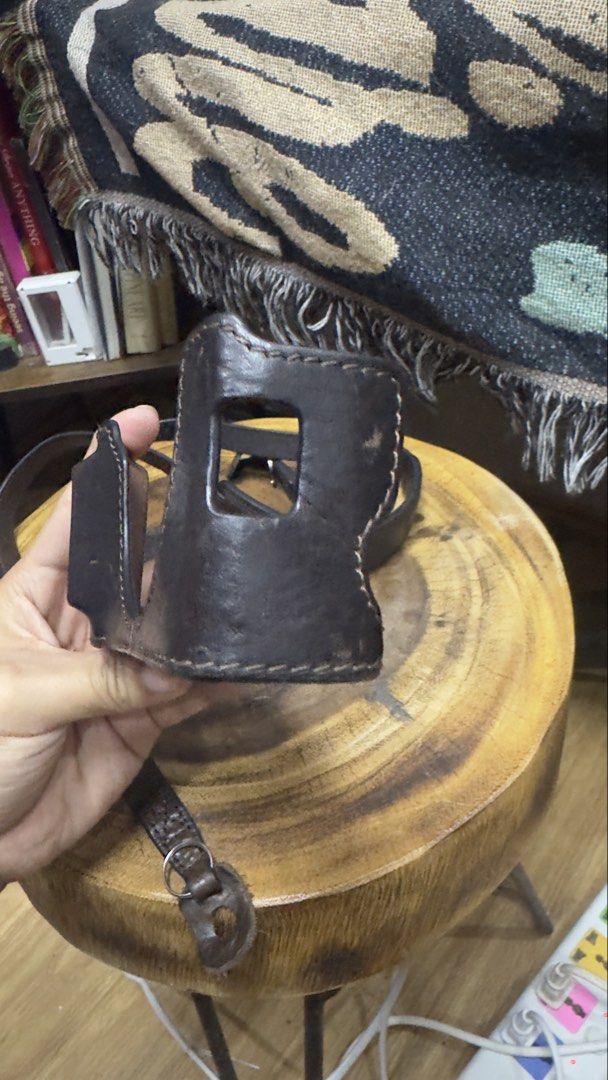 Black Leather Camera Case and Strap (Category: Camera Bags & Carriers) located in Rizal. Submitted by nate0523 (Listing ID 1457953225, Image 2). Description: rfs: - will not use anymore i want to change style - some scratches pero part of its style - for FujiFilm x100F Case.