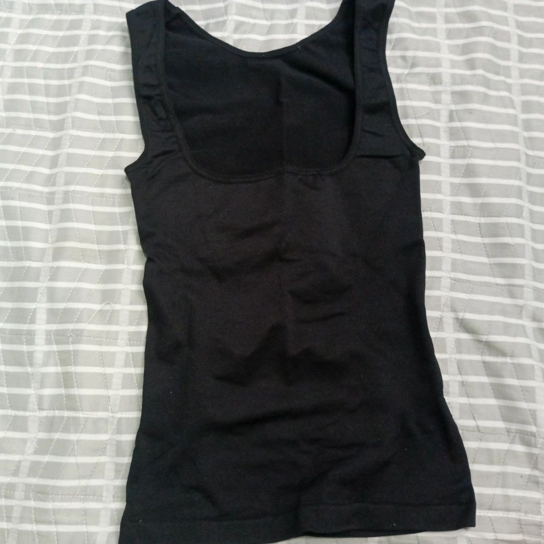 Black ribbed tank top (Category: Sleeveless) located in Manila. Submitted by shashimizuu_ (Listing ID 1457991421, Image 1). Description: - Basic black ribbed tank top - Square neckline - Stretchy material for a comfortable fit - Perfect for layering or wearing on its own - Versatile and essential wardrobe piece.