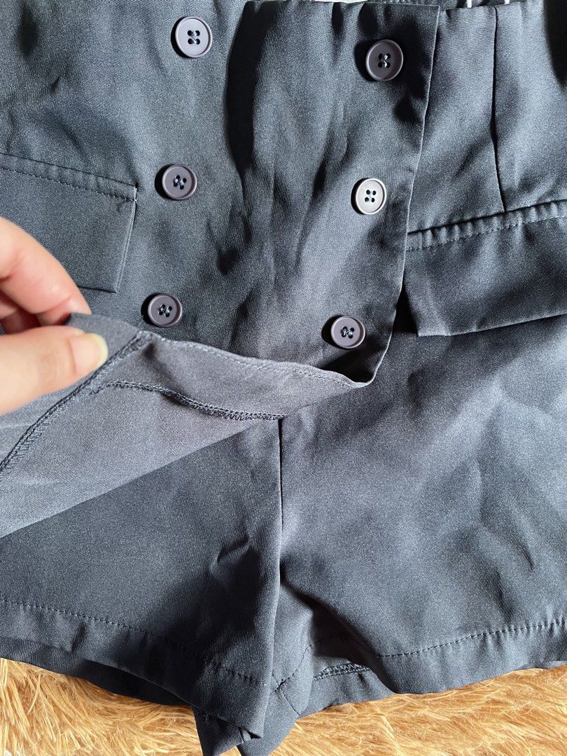 BN LOVITO SKORT (Category: Skirts) located in Cainta. Submitted by zlove111 (Listing ID 1458092701, Image 3). Description: small-semi med (27 waist via tape measure) non stretch fabric back zip.