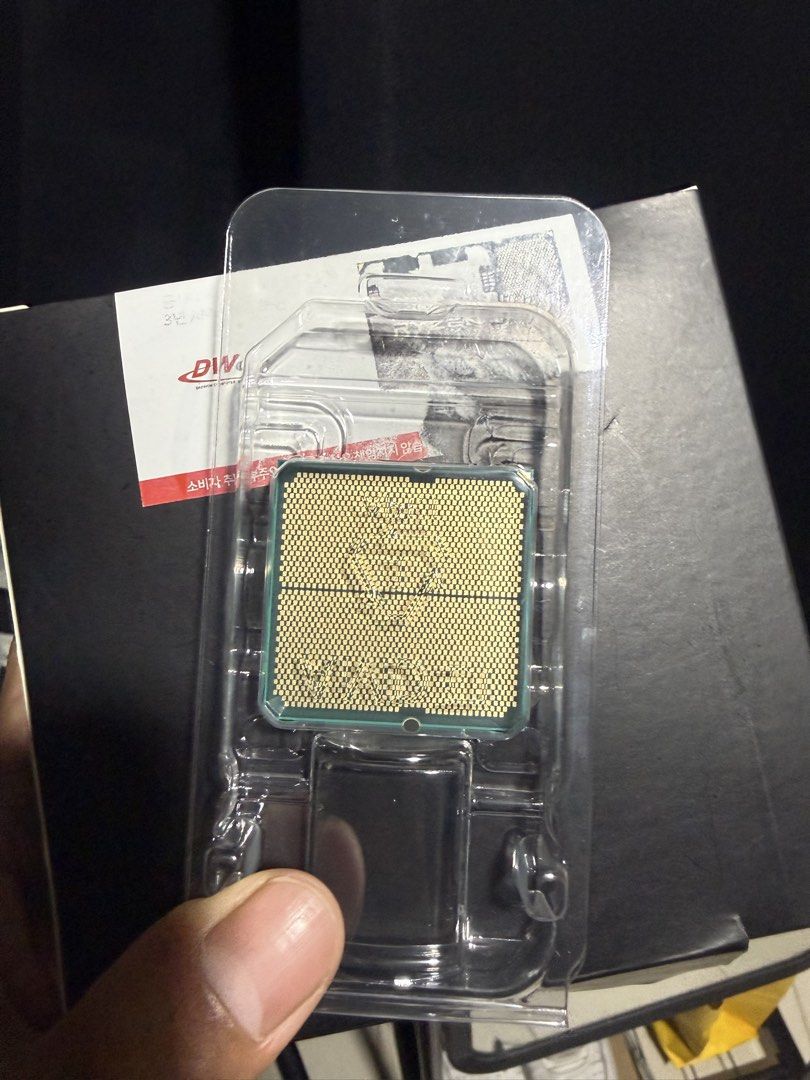 BNEW RYZEN 7 7800X3D AM5 PROCESSOR (Category: Computer Parts) located in Quezon City. Submitted by senmaxxing (Listing ID 1457911512, Image 3). Description: BNEW - Opened box para ma check yung processor Price: 18500 Only - lowballers will be ignored AMD RYZEN 7 7800X3D AM5 PROCESSOR 7 Days Personal Warranty Pwede i-test dala lang mobo & ddr5 ram Cubao Quezon City Location 📍 Pick up or Delivery Will do! Meet ups - LRT/MRT Cubao Station Gateway o