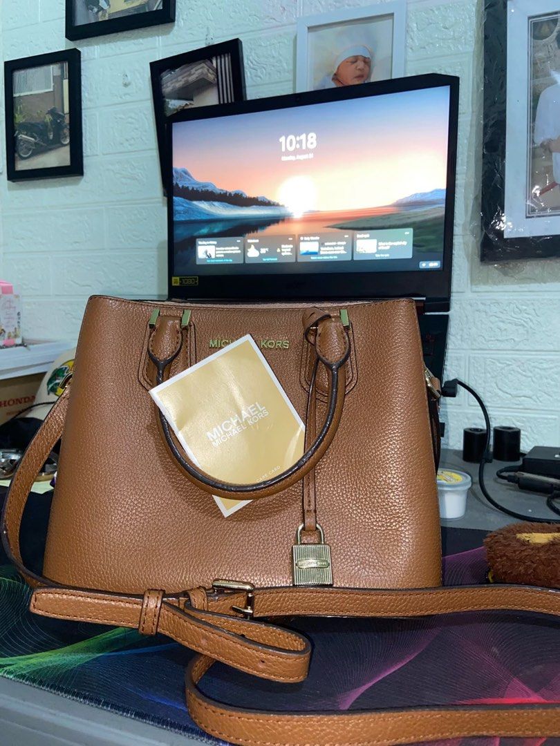 brand new all luxury item🥰 (Category: Luxury Bags & Wallets) located in Manila. Submitted by kobarceo (Listing ID 1457941344, Image 3). Description: prada with inclusion:10500 versace bag :25k nego marc jacobs:15k nego MK:4k watch bulova brand new:10k DM FOR DETAILS LOCATION:PAMPANGA MABALACAT.