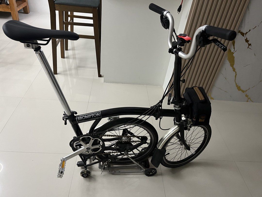 Brompton M6L 2004 Model (Category: Announcements) located in Manila. Submitted by ncmbrbgddf58183 (Listing ID 1457989883, Image 3). Description: - Black Brompton M6L - With Black Araya Rims - Marathon Plus Tires - Medyo Madumi lang Di na po kasi Nagagamit - Commonwealth Ave area ng Pick Up - Message na lang po kung gustong makita ng personal yung Bike - Thank you Admin.
