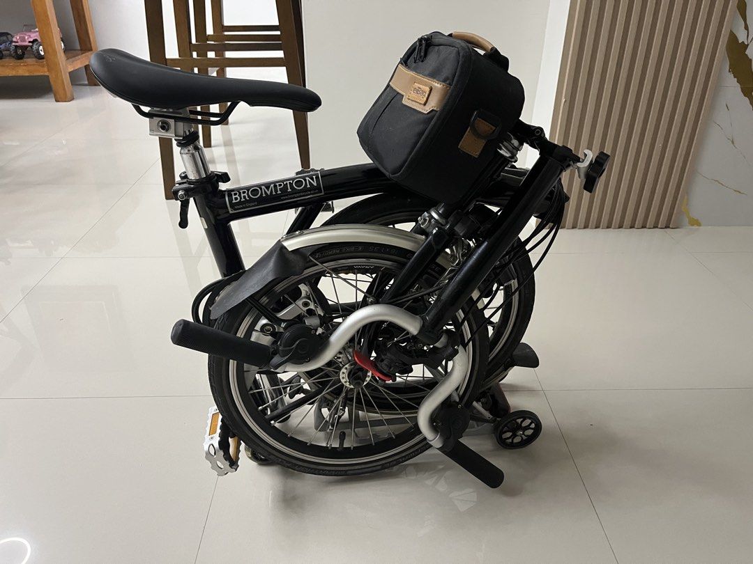Brompton M6L 2004 Model (Category: Announcements) located in Manila. Submitted by ncmbrbgddf58183 (Listing ID 1457989883, Image 1). Description: - Black Brompton M6L - With Black Araya Rims - Marathon Plus Tires - Medyo Madumi lang Di na po kasi Nagagamit - Commonwealth Ave area ng Pick Up - Message na lang po kung gustong makita ng personal yung Bike - Thank you Admin.