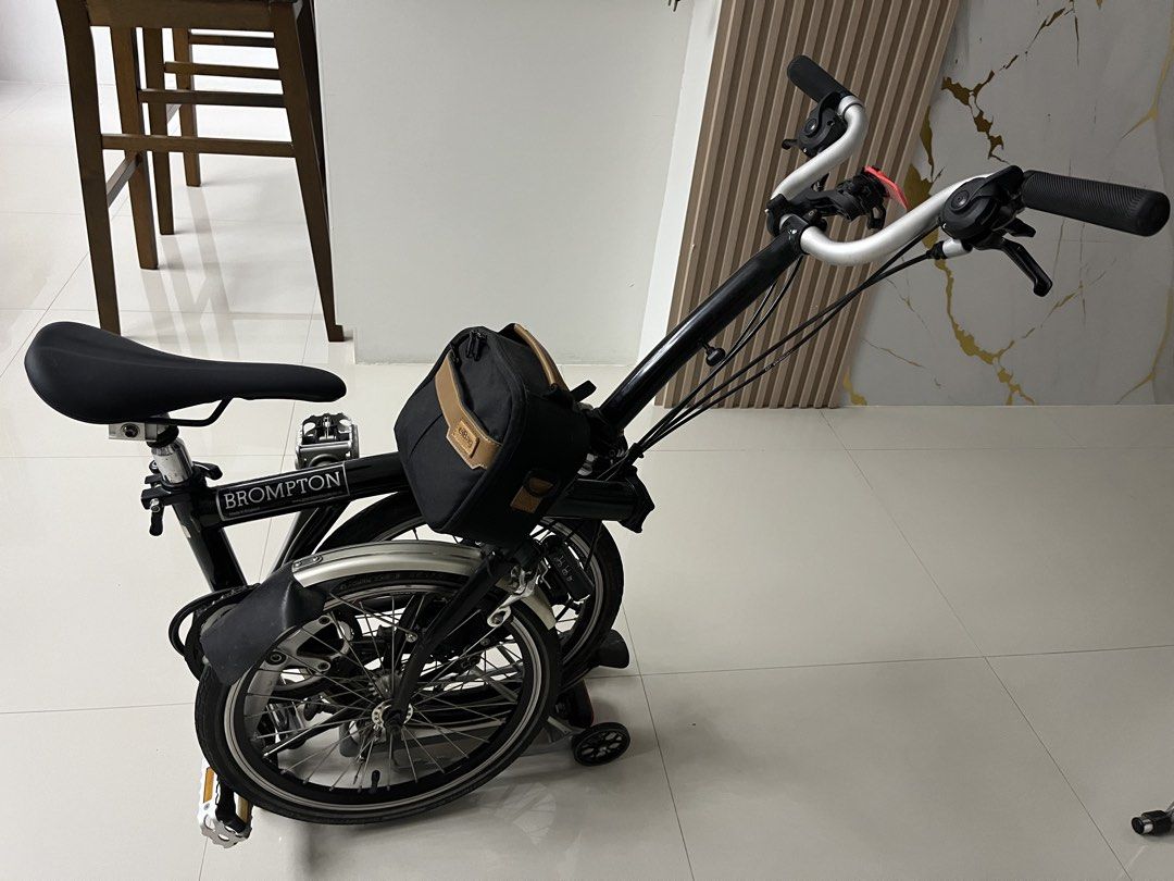 Brompton M6L 2004 Model (Category: Announcements) located in Manila. Submitted by ncmbrbgddf58183 (Listing ID 1457989883, Image 2). Description: - Black Brompton M6L - With Black Araya Rims - Marathon Plus Tires - Medyo Madumi lang Di na po kasi Nagagamit - Commonwealth Ave area ng Pick Up - Message na lang po kung gustong makita ng personal yung Bike - Thank you Admin.