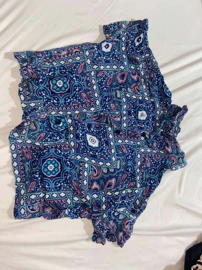 Button down with print (Category: Others Tops) located in Angeles City. Submitted by den_e (Listing ID 1458021254, Image 1). Description: .