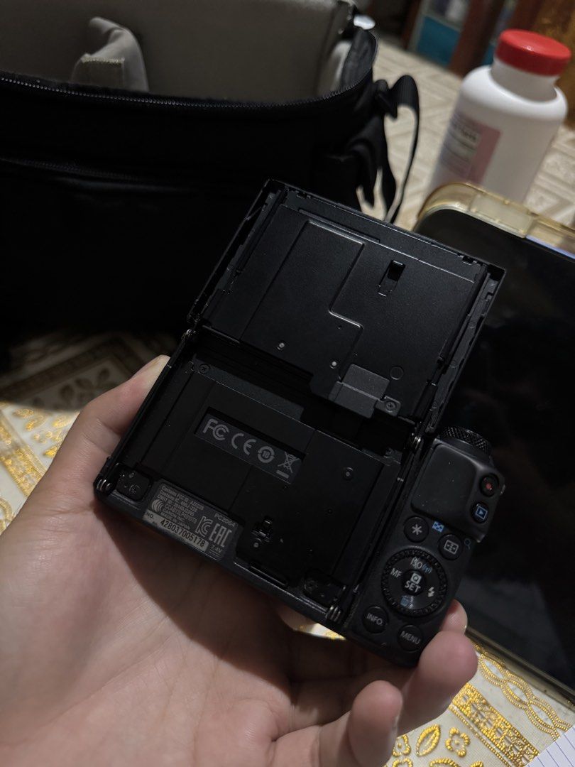 CANON EOS M3 RUSH FOR SALE (Category: Cameras) located in Manila. Submitted by gian_timoteo (Listing ID 1458088213, Image 2). Description: ‼️FOR SALE‼️ 𝗖𝗮𝗻𝗼𝗻 𝗘𝗢𝗦 𝗠𝟯 The real G7x Dupe!! Condition: -Fully functional -Red flash -White flash -All Buttons working -Touchscreen working -Wifi connection -Flip screen Issue: - Super Minor Vignette (output not affected) Inclusions: - Charger - kitlens - M3 body Rfs: Extra Cam, donation for the aff