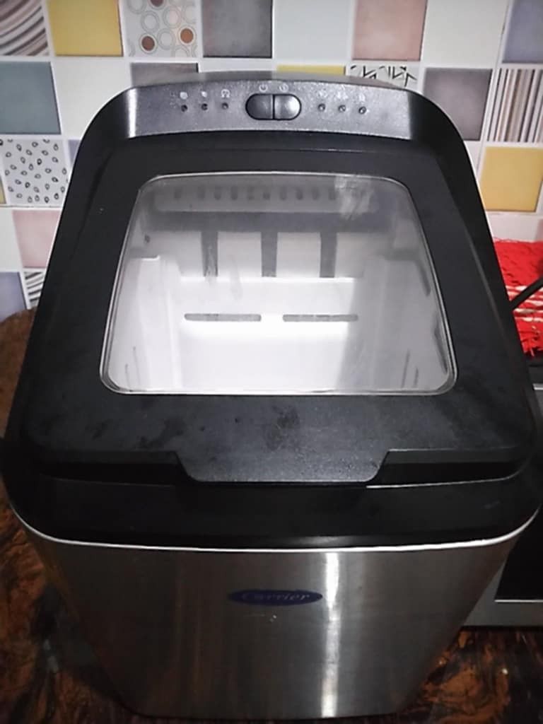 Carrier Portable Ice Maker Stainless Steel (Category: Other Kitchen Appliances) located in Manila. Submitted by xoxoxia (Listing ID 1457926186, Image 2). Description: 11,000 orig price but selling it for only 5,000 rfs: taking up so much space in my counter - Carrier Portable Ice Maker - Sleek stainless steel body - Makes ice quickly and efficiently - Ideal for parties, gatherings, or everyday use - Easy to operate: simply add water and plug in -