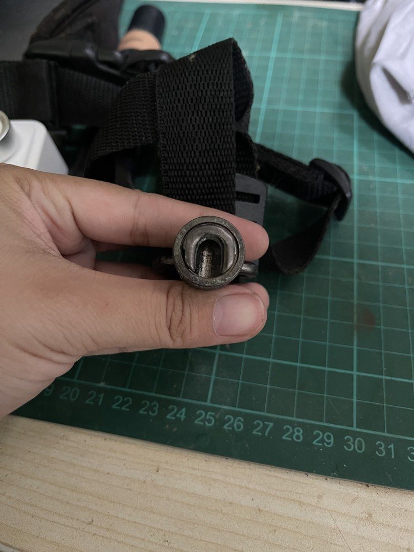 Carry Speed Camera Strap (Category: Camera Bags & Carriers) located in Las Pinas. Submitted by krawrina (Listing ID 1457935650, Image 3). Description: .