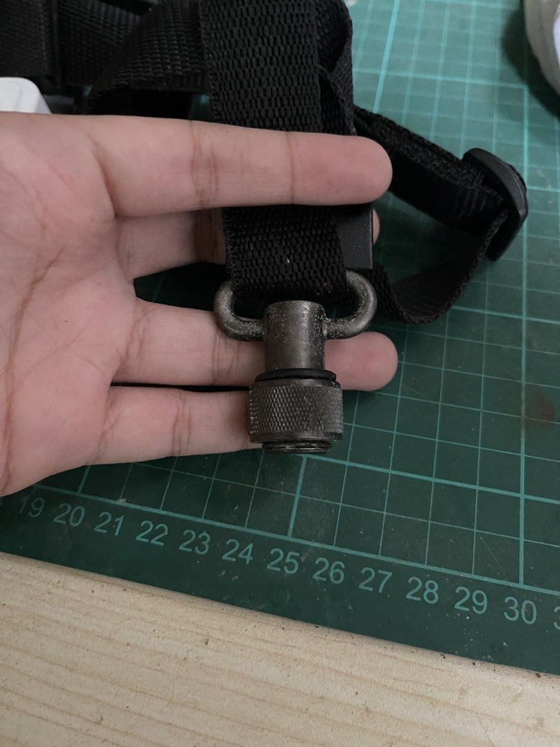 Carry Speed Camera Strap (Category: Camera Bags & Carriers) located in Las Pinas. Submitted by krawrina (Listing ID 1457935650, Image 2). Description: .