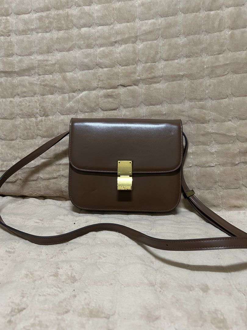 Celine Medium Classic Box Bag (Category: Luxury Bags & Wallets) located in Caloocan City. Submitted by j3ngsanity (Listing ID 1458057200, Image 1). Description: dents on pic ISSUE : PAINT SCRATCH.