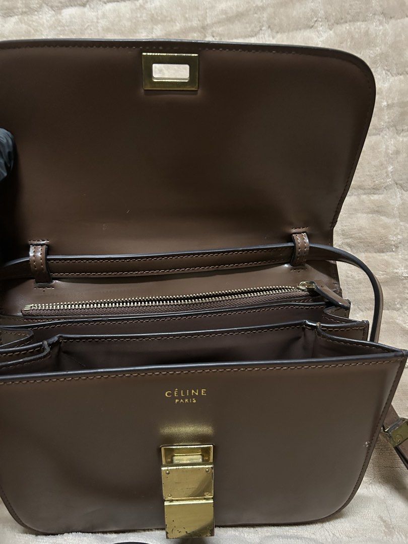 Celine Medium Classic Box Bag (Category: Luxury Bags & Wallets) located in Caloocan City. Submitted by j3ngsanity (Listing ID 1458057200, Image 3). Description: dents on pic ISSUE : PAINT SCRATCH.