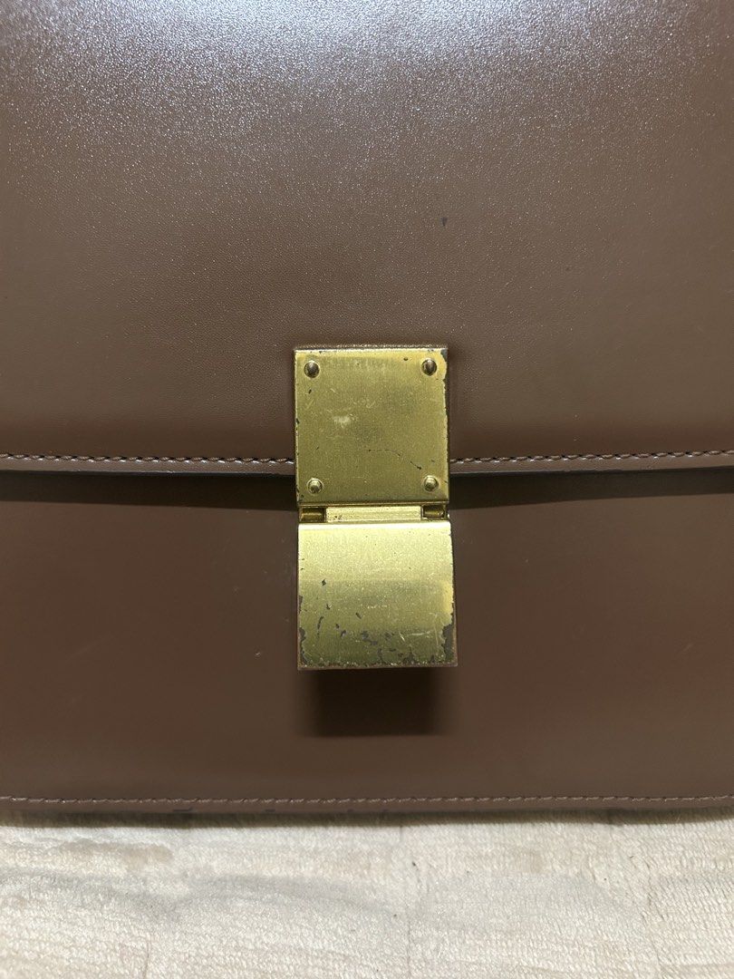 Celine Medium Classic Box Bag (Category: Luxury Bags & Wallets) located in Caloocan City. Submitted by j3ngsanity (Listing ID 1458057200, Image 2). Description: dents on pic ISSUE : PAINT SCRATCH.