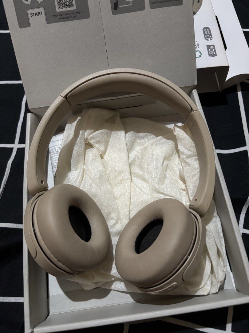 CH520 SONY HEADPHONES (Category: Headphones & Headsets) located in Caloocan City. Submitted by mmm_0 (Listing ID 1457961014, Image 2). Description: rfs: not using anymore. decluttering *may minor scratches and such. tignan mabuti 3rd & 4th pic *walang charger 'to na kasama, pero type c ang pang-charge. *walang audio issues ~up to 50 hours of battery life, stable connectivity, and enhanced call performance, meet the demands of your day. ~listening