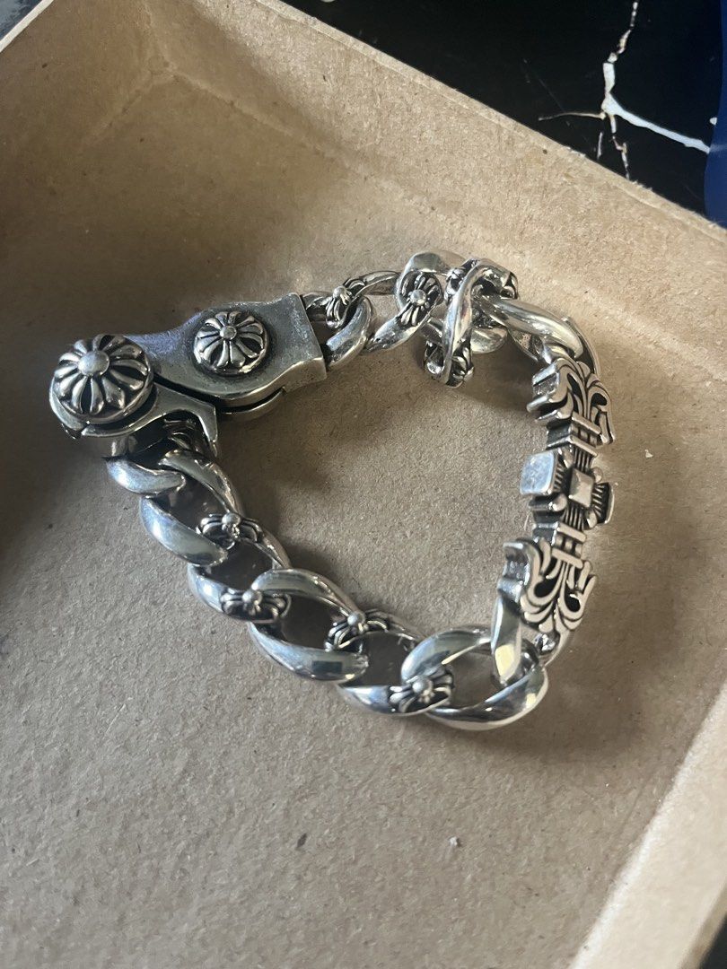 Chrome Hearts Chain Bracelet (Category: Bracelets) located in Manila. Submitted by thrifty_cool (Listing ID 1457912358, Image 1). Description: 20cm may kabigatan din Note: Shipping is via JnT and will be shipped every Monday, 2pm.. .