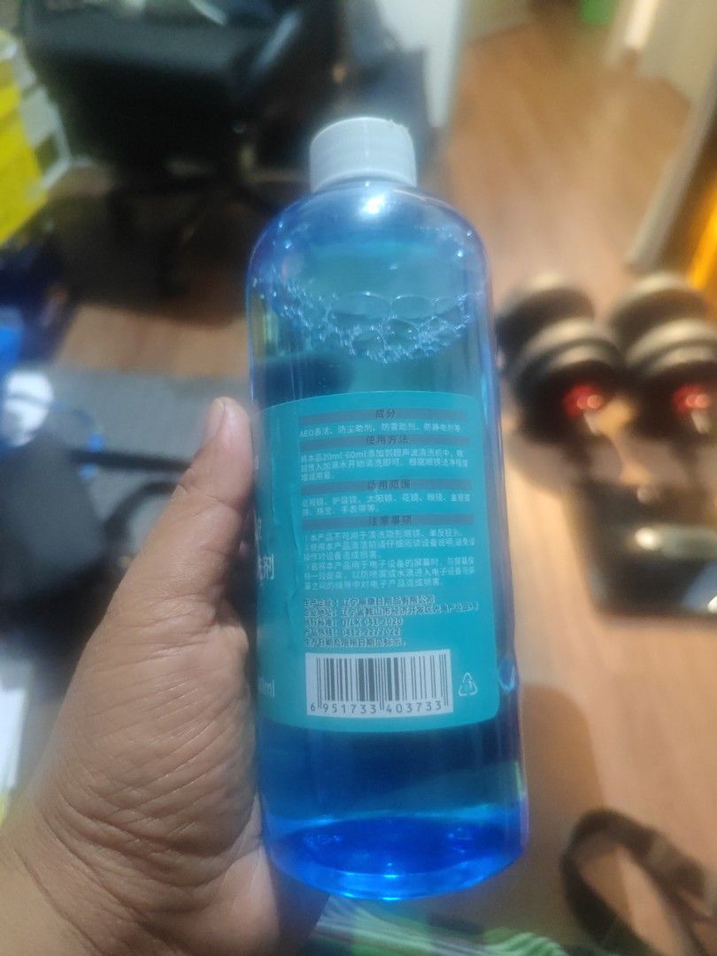 Cleaning screen (Category: Monitor Screens) located in Kuala Lumpur. Submitted by edzahid (Listing ID 1458064005, Image 2). Description: 500ml screen cleaning solution..