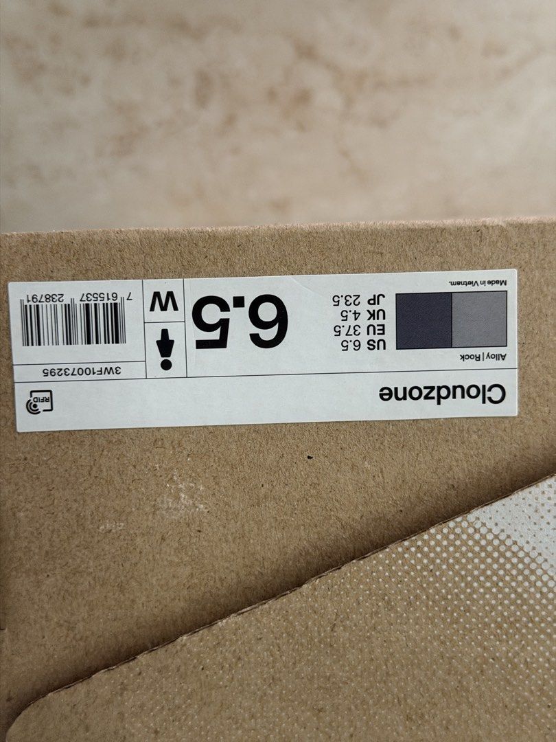 Cloudzone (Category: Babies & Kids Fashion) located in Singapore. Submitted by nrmalatoha (Listing ID 1457937719, Image 5). Description: Brand Cloudzone light grey colour Size UK 4.5 US 6.5 unisex .
