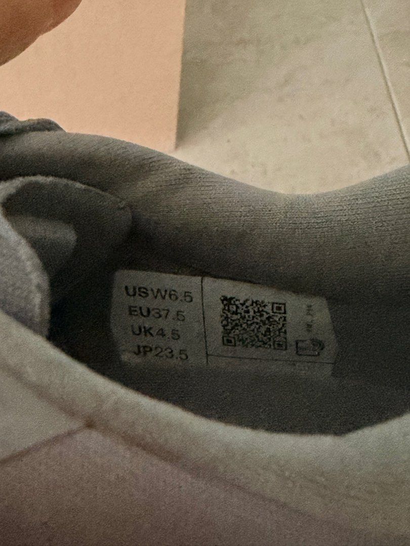 Cloudzone (Category: Babies & Kids Fashion) located in Singapore. Submitted by nrmalatoha (Listing ID 1457937719, Image 4). Description: Brand Cloudzone light grey colour Size UK 4.5 US 6.5 unisex .