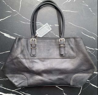 (Category: ) located in . Submitted by authentic_bag96 (Listing ID 1458070041, Image 1). Description: .