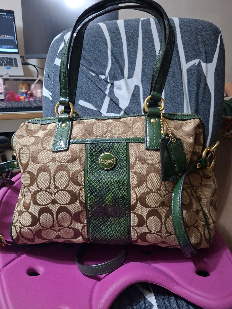 COACH Canvass Snake skin design (Category: Luxury Bags & Wallets) located in Manila. Submitted by yanakolekzione (Listing ID 1458060199, Image 1). Description: - Classic Coach monogram canvas tote - with extra strap - Stylish green patent leather trim and handles - Green snake canvass design - Interior pockets for organization - Secure zipper closure - Elegant gold-tone hardware - Ideal for everyday use.