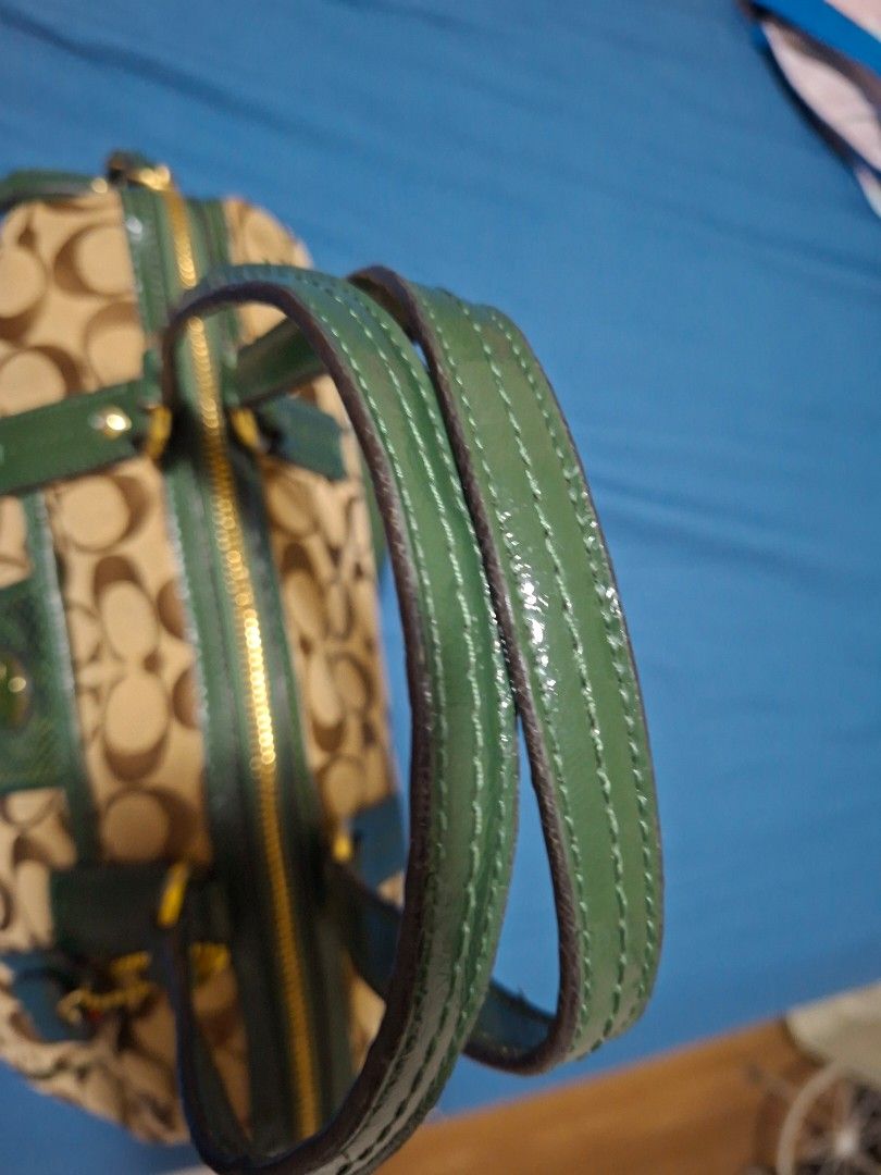 COACH Canvass Snake skin design (Category: Luxury Bags & Wallets) located in Manila. Submitted by yanakolekzione (Listing ID 1458060199, Image 2). Description: - Classic Coach monogram canvas tote - with extra strap - Stylish green patent leather trim and handles - Green snake canvass design - Interior pockets for organization - Secure zipper closure - Elegant gold-tone hardware - Ideal for everyday use.