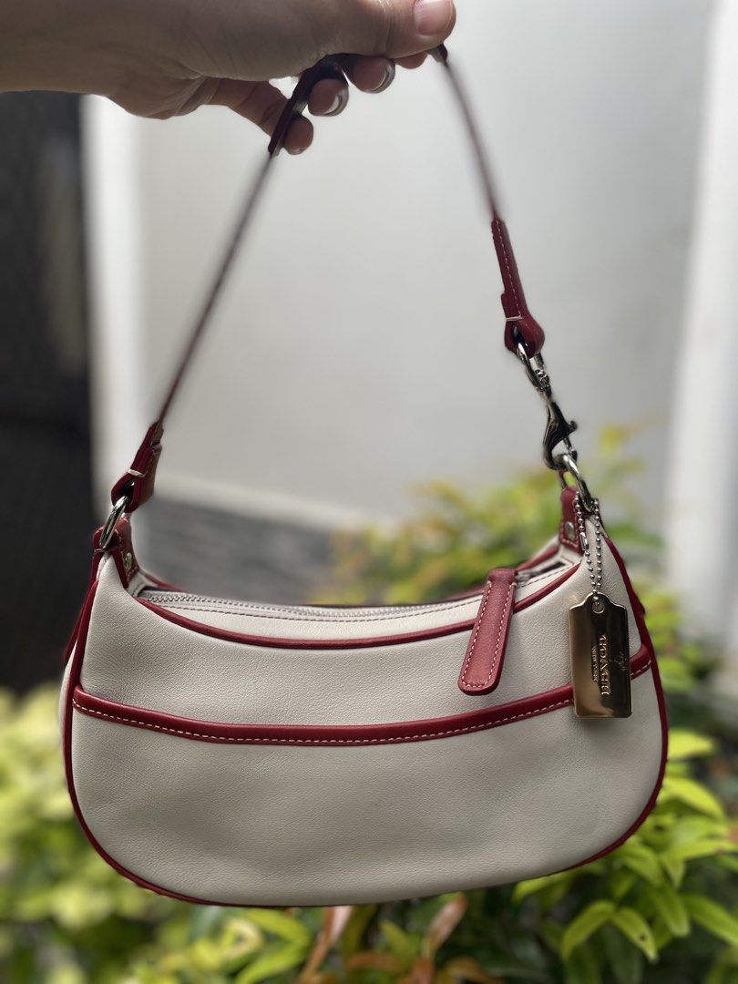 Coach Demi Hampton Bag (Category: Luxury Bags & Wallets) located in Cavite. Submitted by byestuffph (Listing ID 1457978963, Image 1). Description: bought this online! really love this bag pero i can’t maximize its use kasi masyado akong maraming dala lagi 😭.