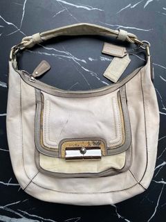 (Category: ) located in . Submitted by authentic_bag96 (Listing ID 1458069881, Image 1). Description: .
