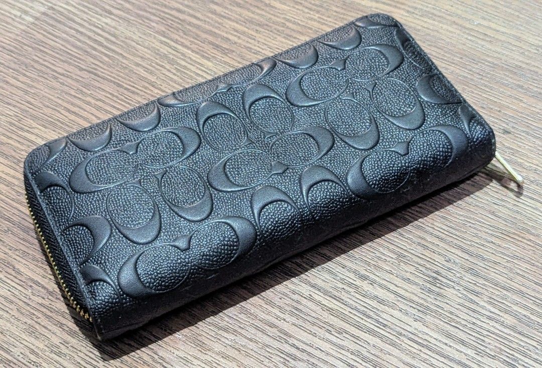 Coach long wallet (Category: Wallets & Card holders) located in Baguio. Submitted by second_handchic (Listing ID 1457976710, Image 3). Description: authentic coach long wallet in good condition color black see posted pictures for more details or DM for more information.