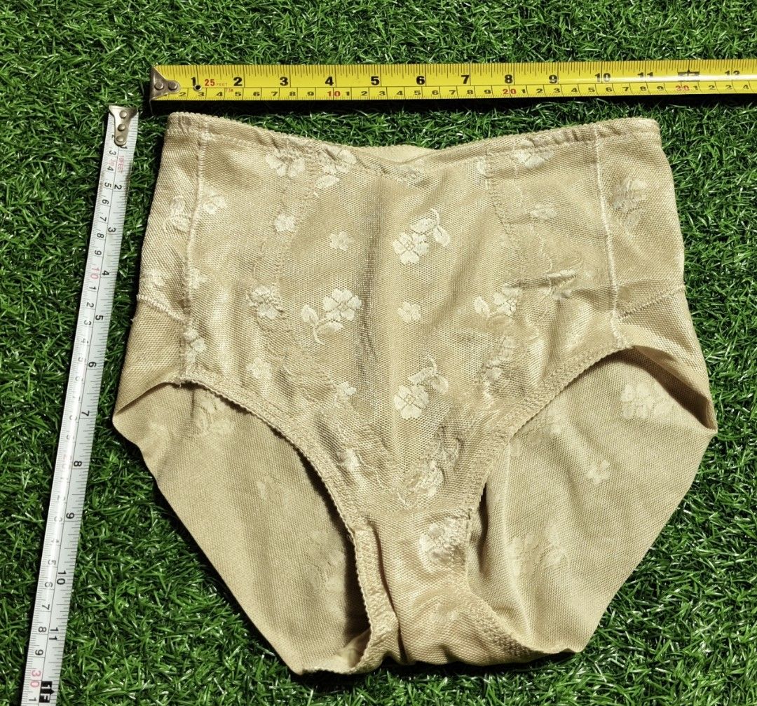 Code : 1069 (Category: New Undergarments & Loungewear) located in Sungai Buloh. Submitted by Zirahh.BndleNightware (Listing ID 1457932358, Image 1). Description: 9/10.