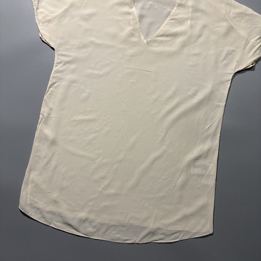 COS silk blouses (Category: Blouses) located in Tayabas. Submitted by bayabaskartell (Listing ID 1457915339, Image 3). Description: .