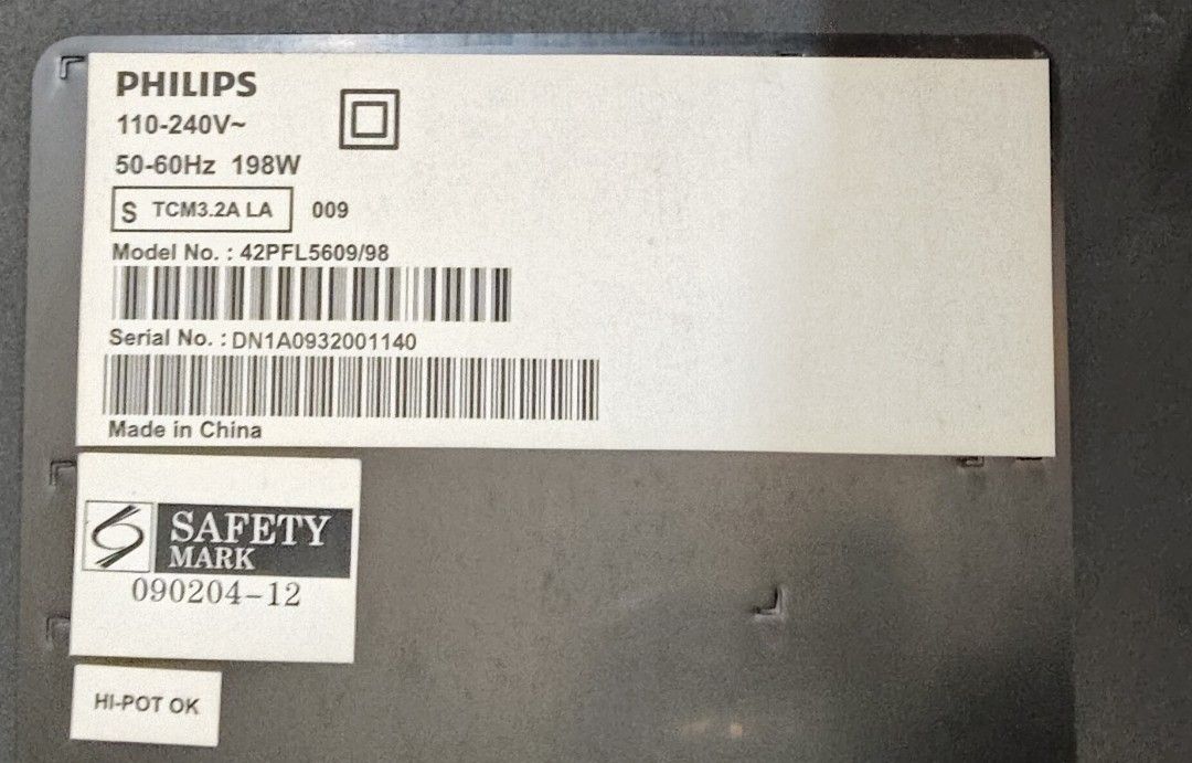 Defective 42-inch Philips LED TV (Category: TV) located in Rizal. Submitted by reese511 (Listing ID 1457996977, Image 3). Description: Defective LED TV Old model Ayaw na mag on - Philips 42-inch Full HD LED TV - Model: 42PFL5609/98.
