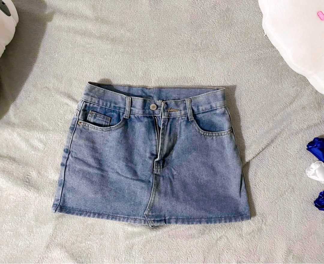 Denim Mini Skirt with Shorts Underneath (Category: Skirts) located in Bustos. Submitted by amcsantos_ (Listing ID 1457953254, Image 1). Description: Color: Denim Retro Blue Size: Large (27-28).